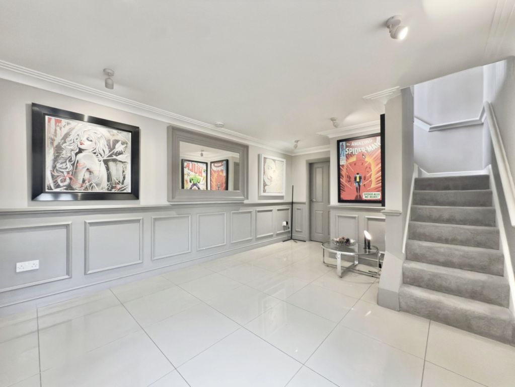 Property photo 3 of 28 Pbox-Conservatory-330911.Jpg