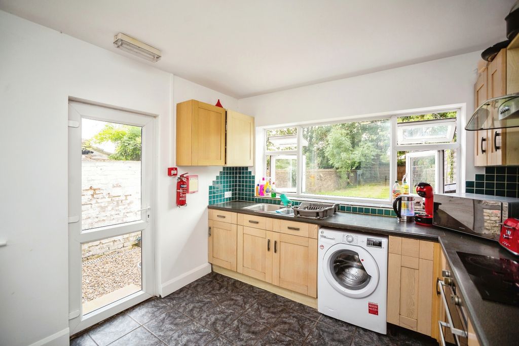 Property photo 3 of 14 Kitchen