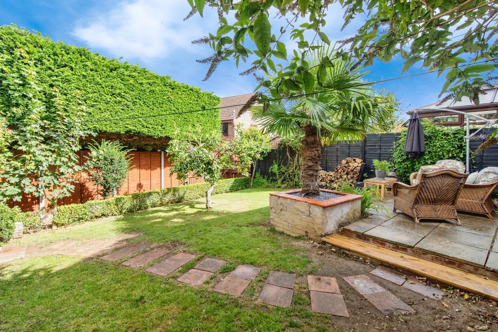 Property photo 2 of 17 Garden