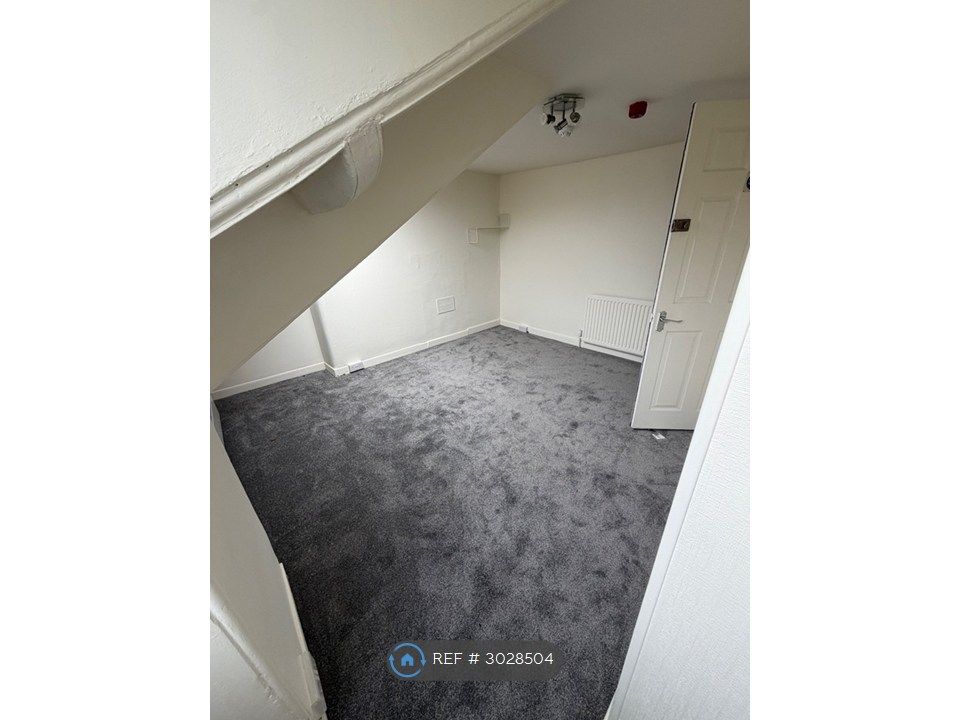 Property photo 2 of 3 Room 12