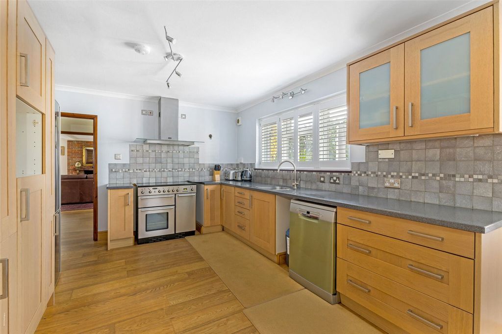 Property photo 3 of 14 Kitchen/Breakfast