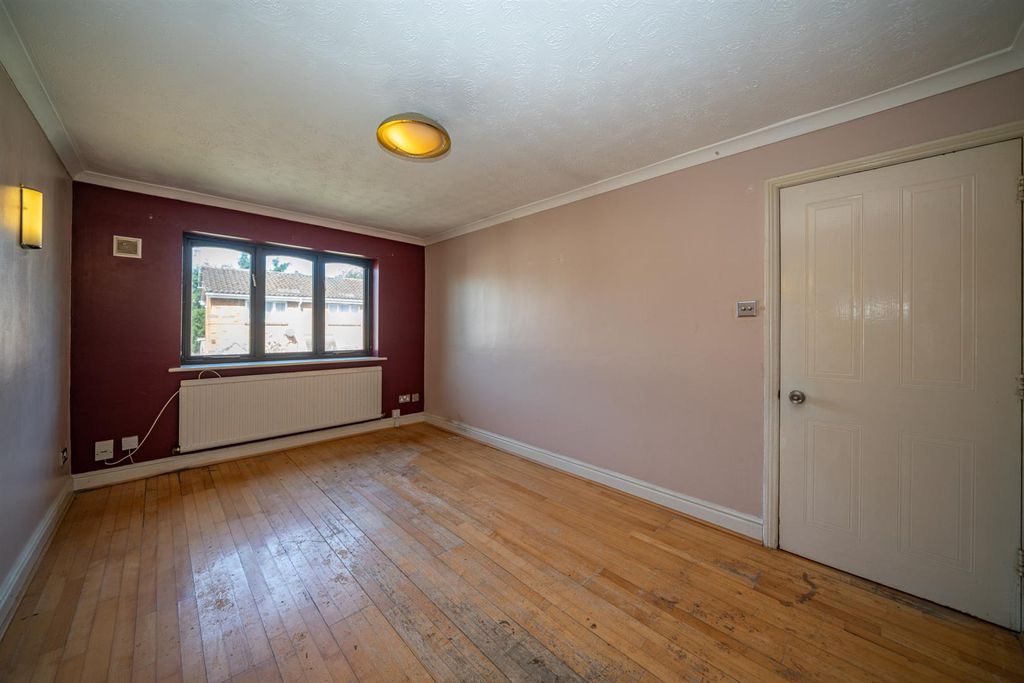 Property photo 2 of 9 3-Holme-Place-4682.Jpg