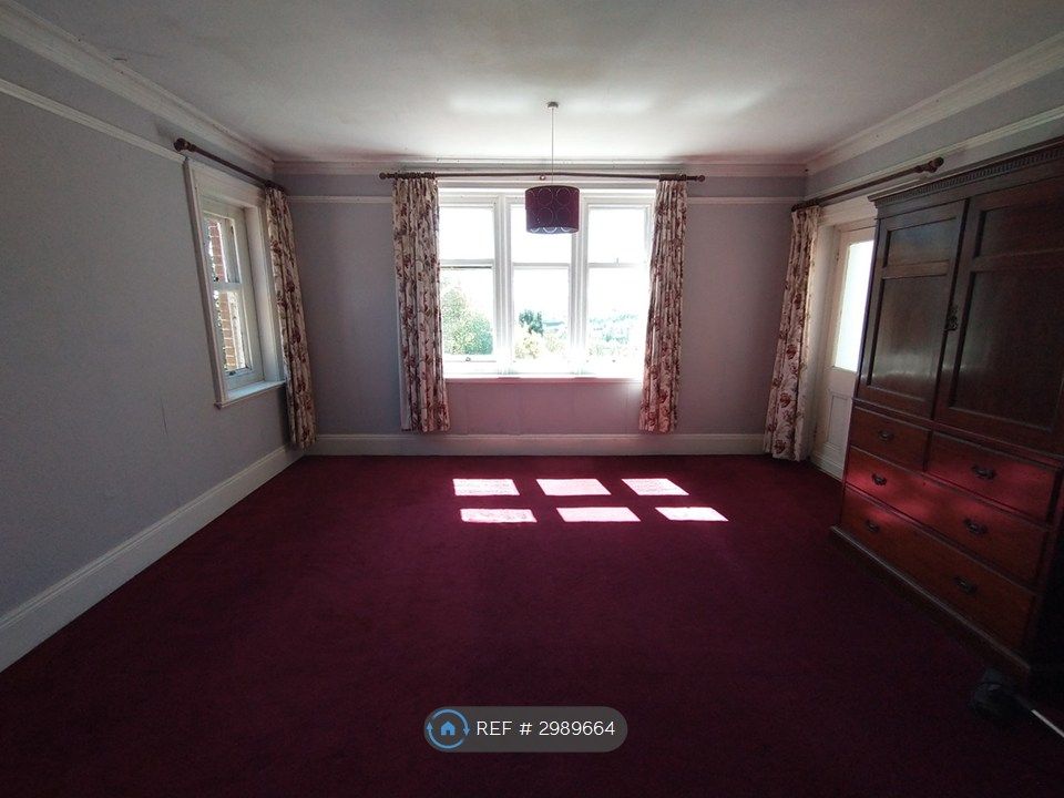 Property photo 3 of 9 Lounge