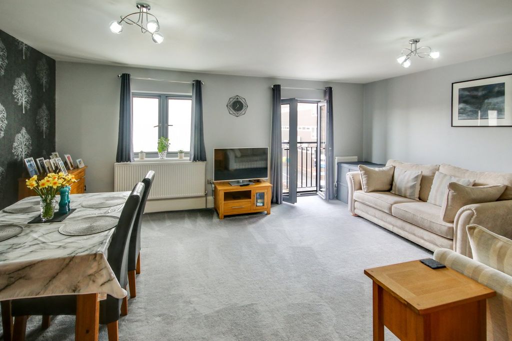 Property photo 3 of 11