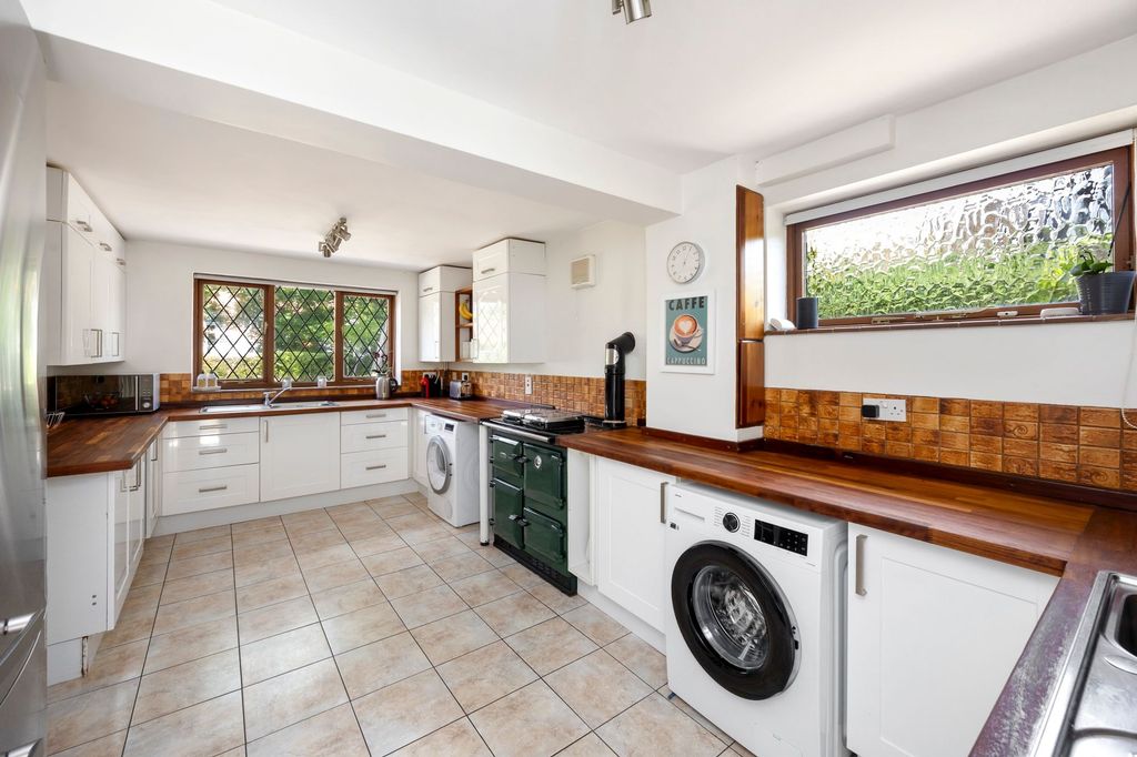 Property photo 3 of 25 Kitchen