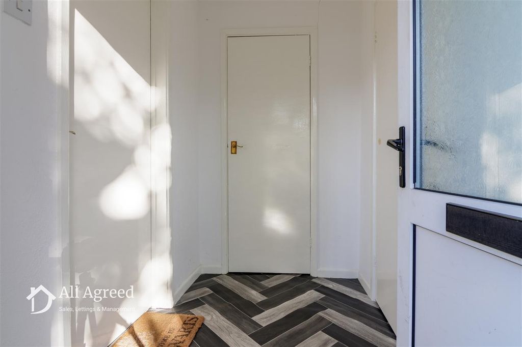 Property photo 2 of 15 Entrance Hall