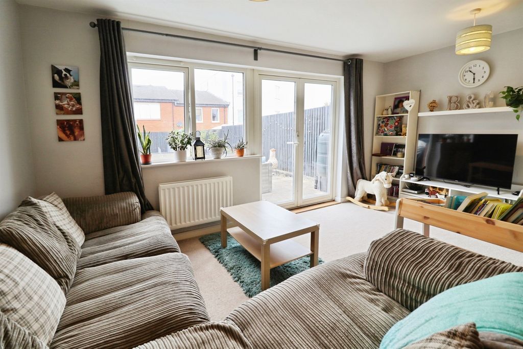 Property photo 2 of 17