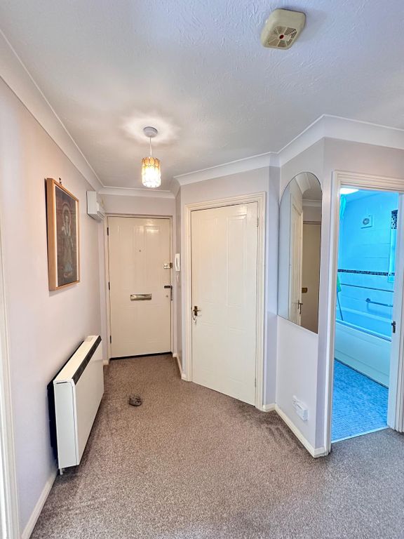 Property photo 3 of 8 Gallery