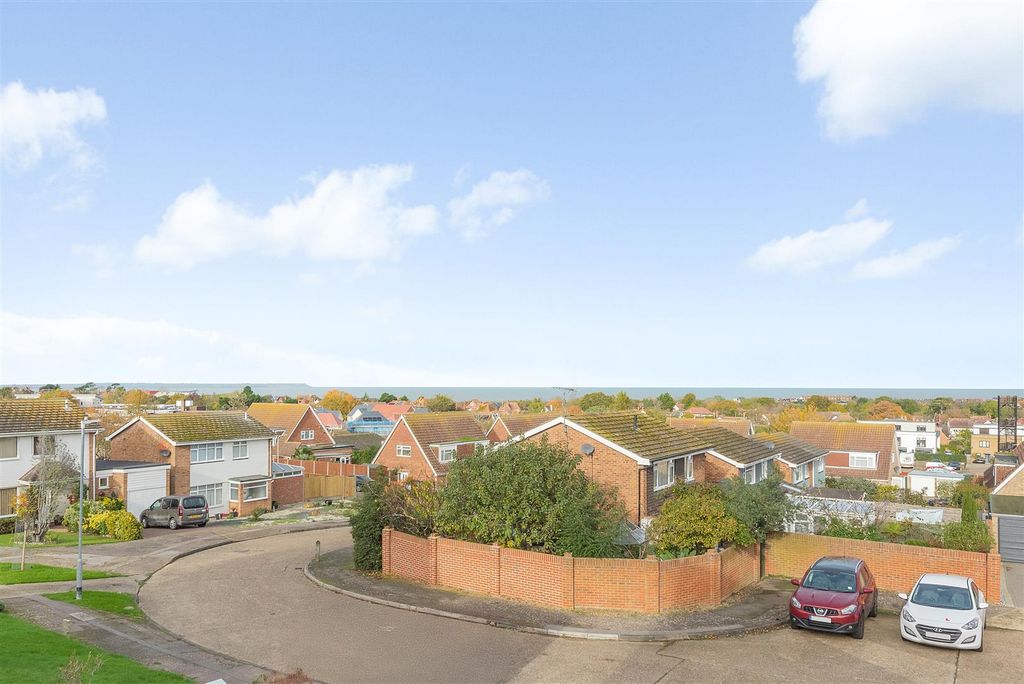 Property photo 2 of 20 Shearwater Avenue, Whitstable
