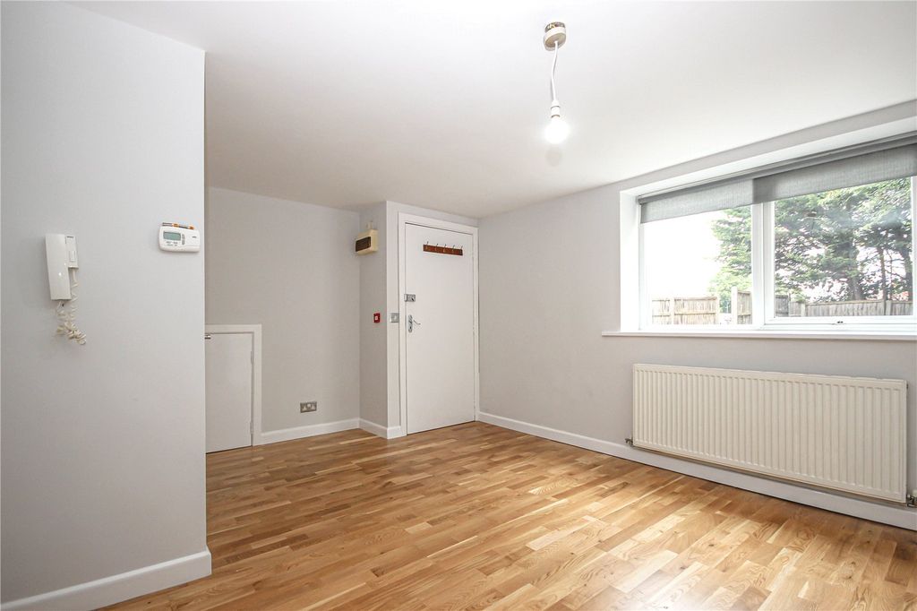 Property photo 2 of 11 Picture No. 13