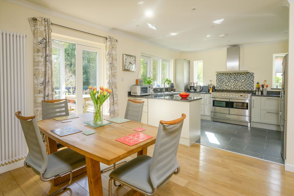 Property photo 2 of 28 Image