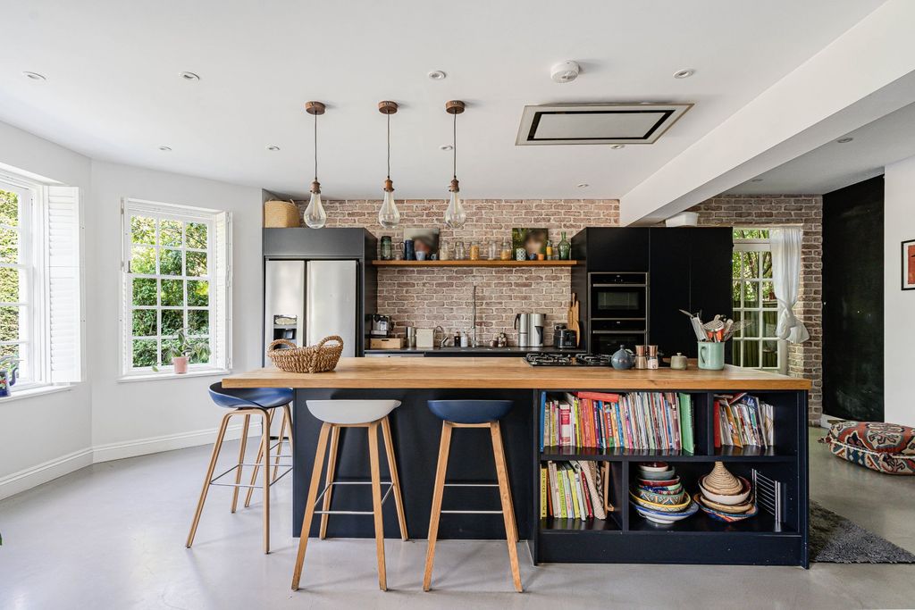 Property photo 1 of 19 Kitchen