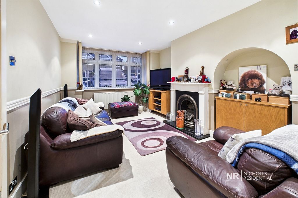 Property photo 3 of 20 Lounge Area