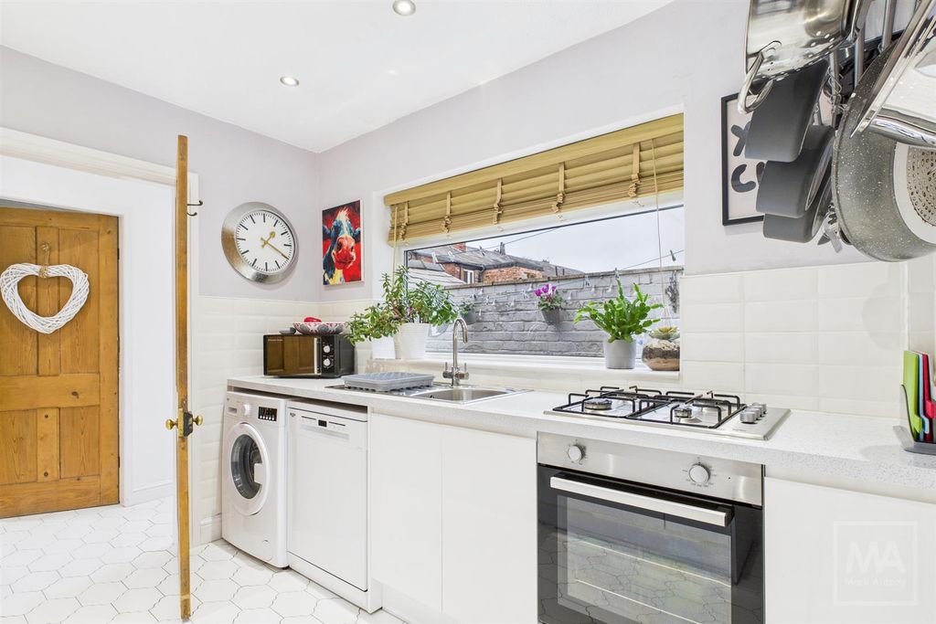 Property photo 3 of 13 Kitchen