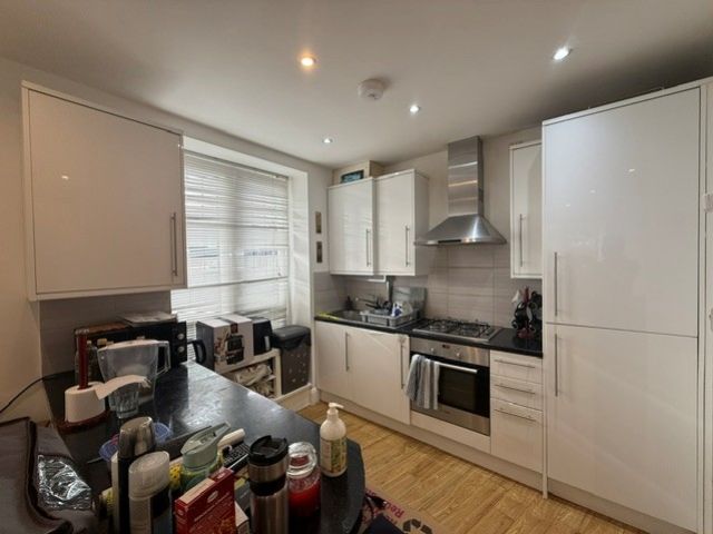 Property photo 2 of 9 Kitchen