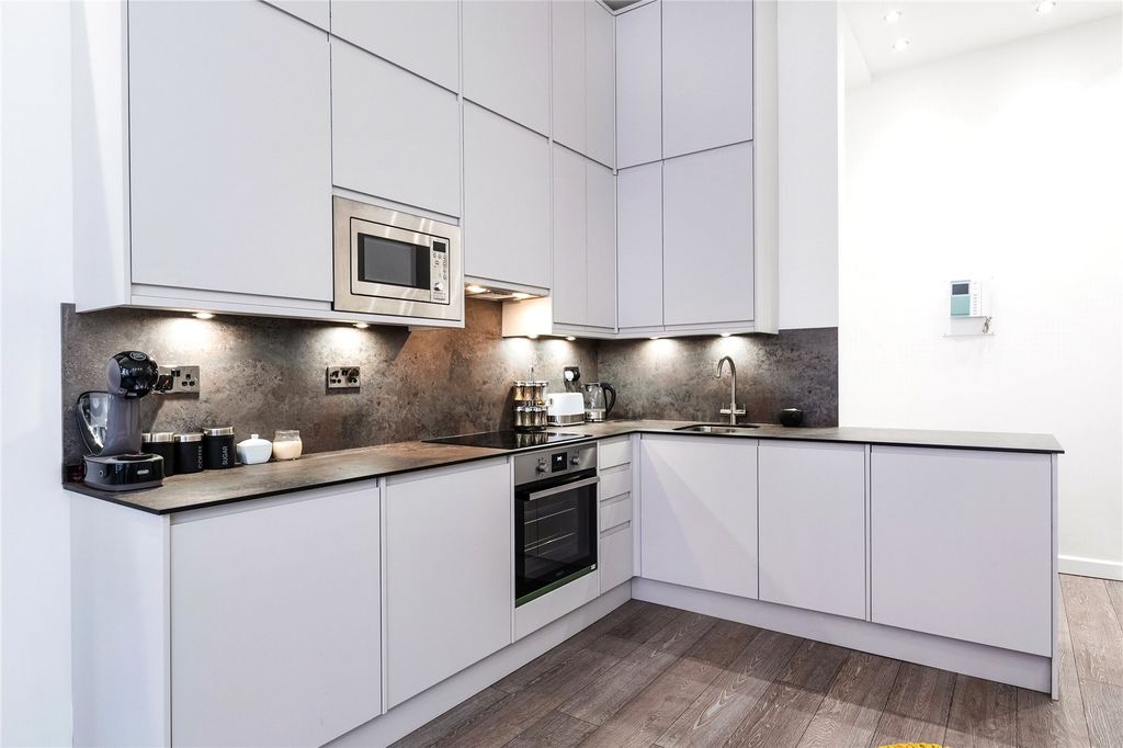 Property photo 2 of 11 Kitchen