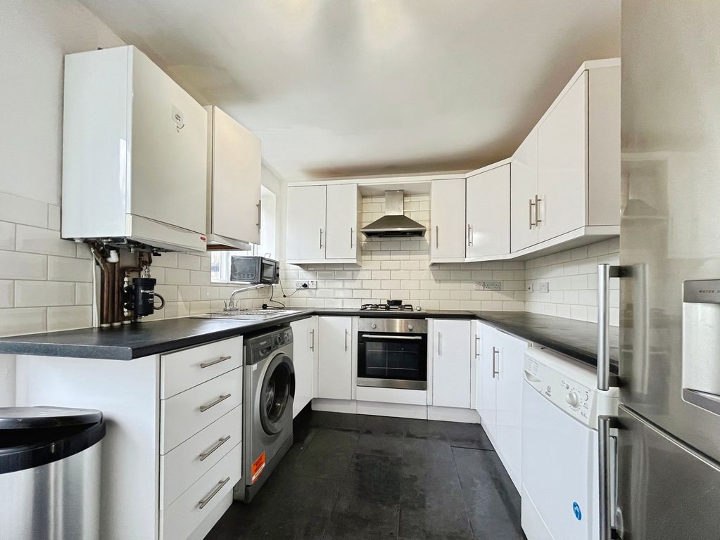 Property photo 3 of 5 Kitchen