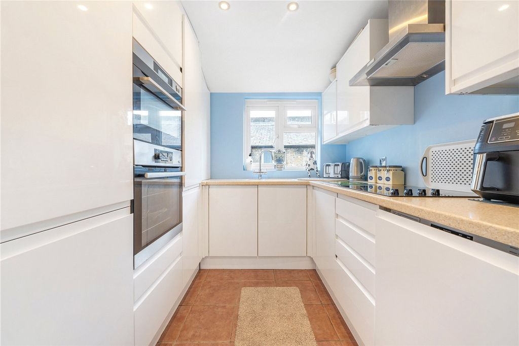 Property photo 2 of 18 Kitchen