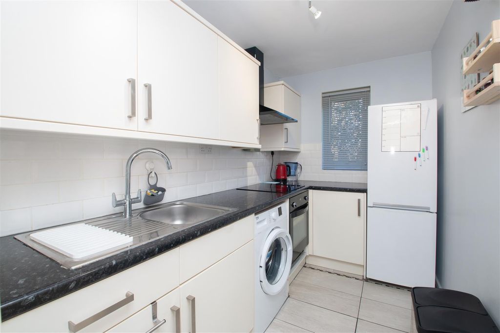 Property photo 2 of 8 Denmead_5.Jpg