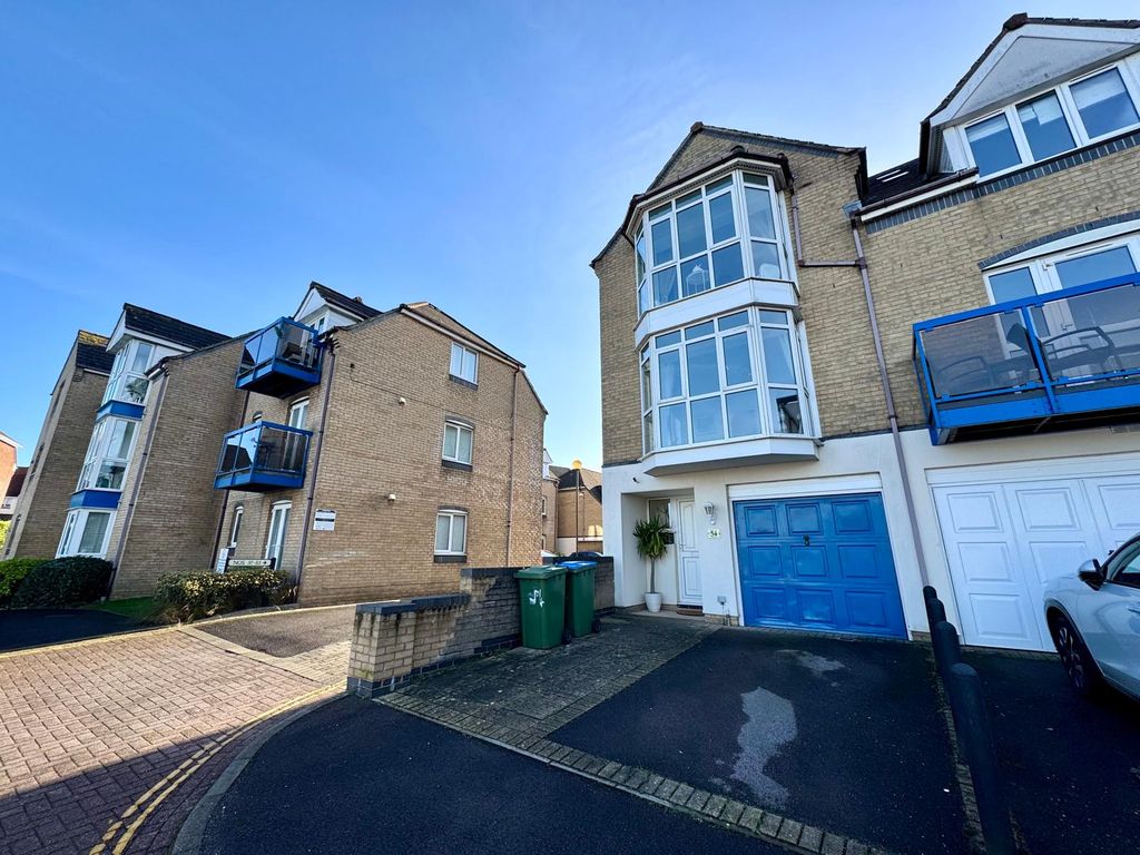 Property photo 1 of 21