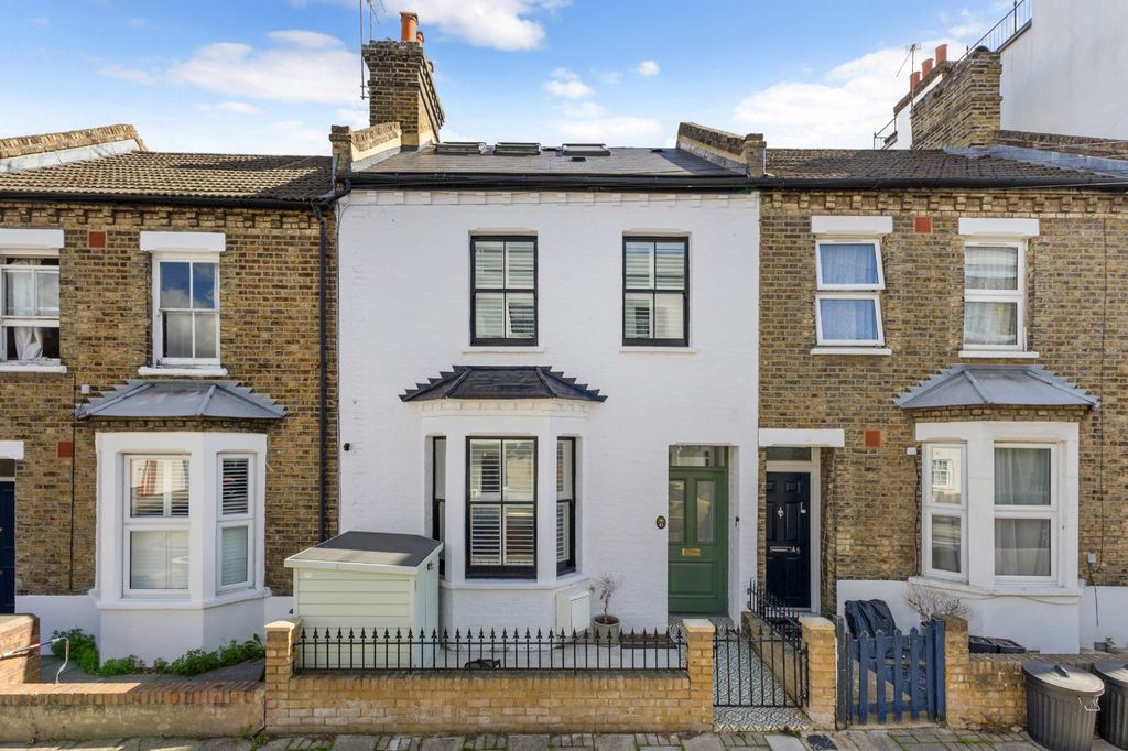 Property photo 1 of 17 Wadham Road