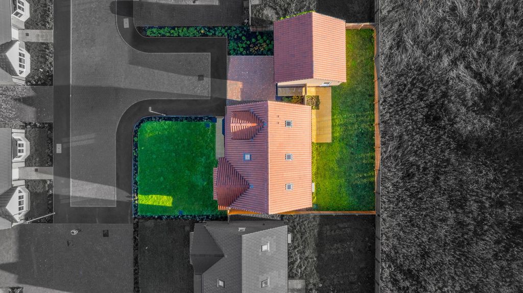 Property photo 2 of 39