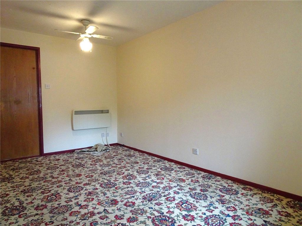 Property photo 3 of 9 Lounge