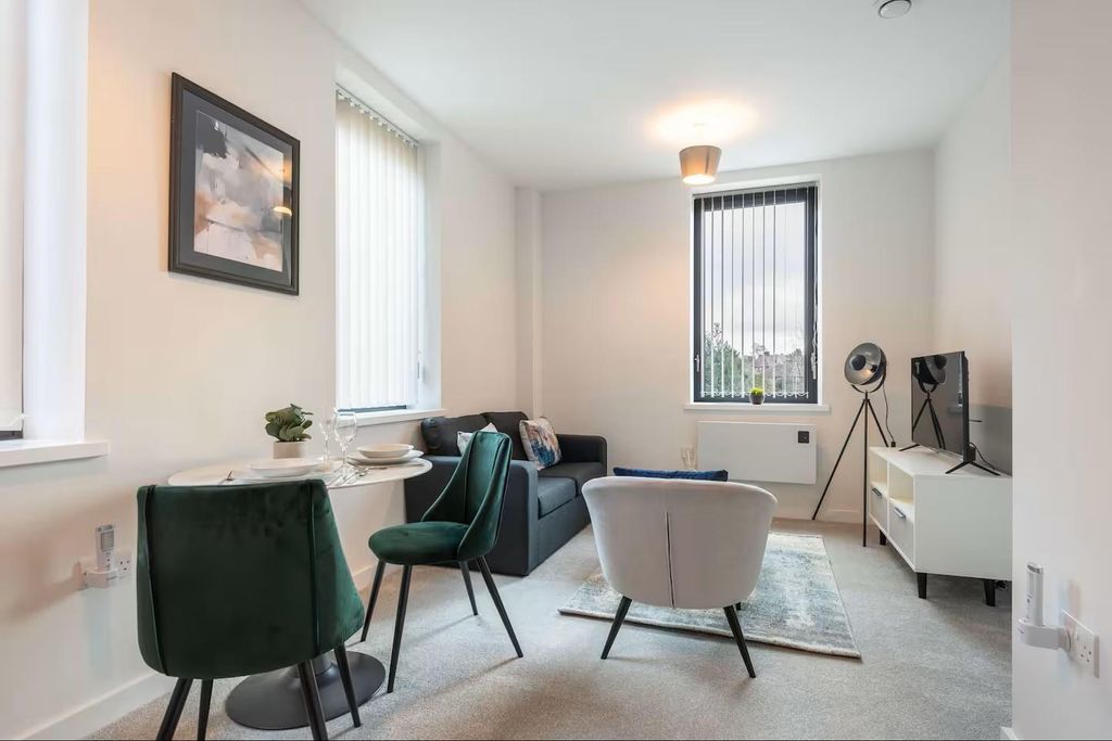 Property photo 2 of 10 Living.Jpg