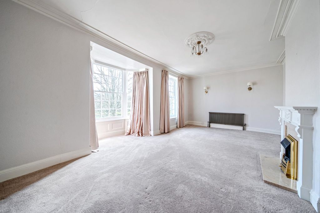 Property photo 2 of 17 Picture No. 14