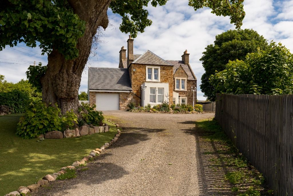 Property photo 2 of 42