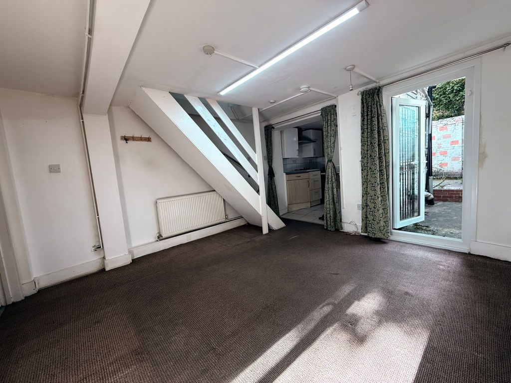 Property photo 3 of 9 Gallery