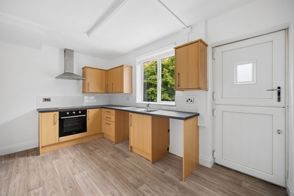 Property photo 3 of 11 Kitchen