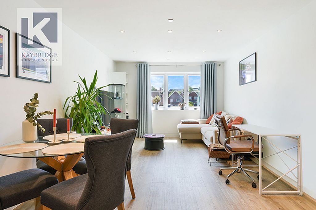 Property photo 3 of 9 Aurora House, Ceres Crescent - Kt17 1Fe