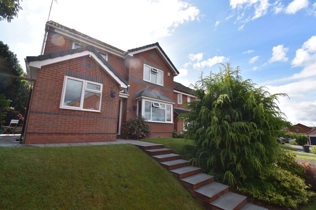 Property photo 2 of 28