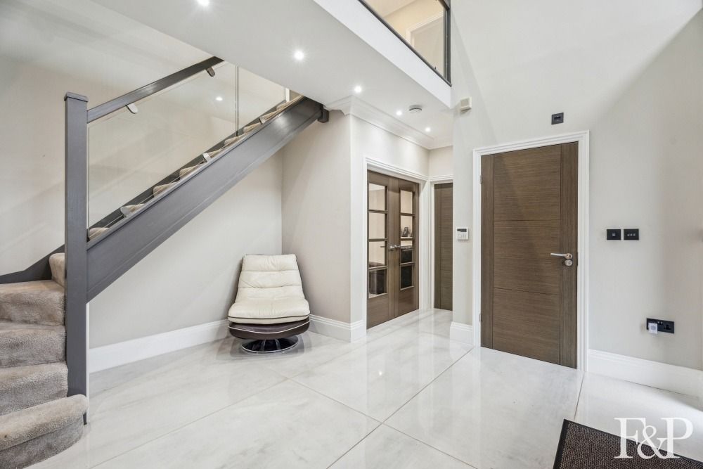 Property photo 3 of 28 4556627