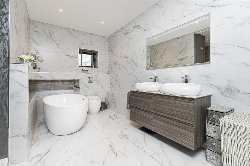 Property photo 3 of 79