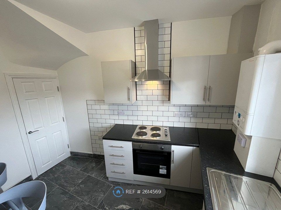 Property photo 1 of 11 Kitchen