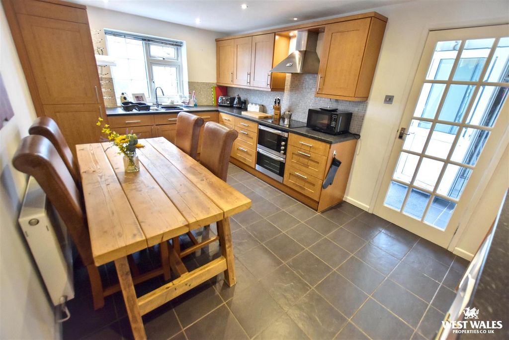 Property photo 3 of 32 10 (19).Jpg