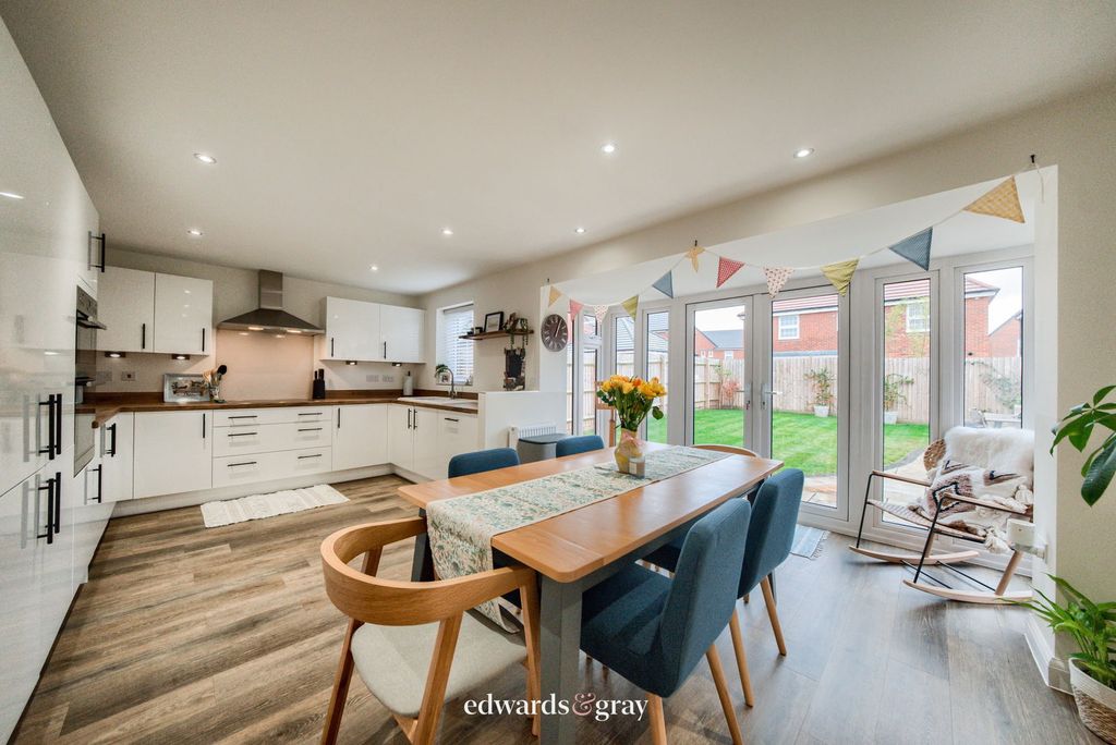 Property photo 2 of 34