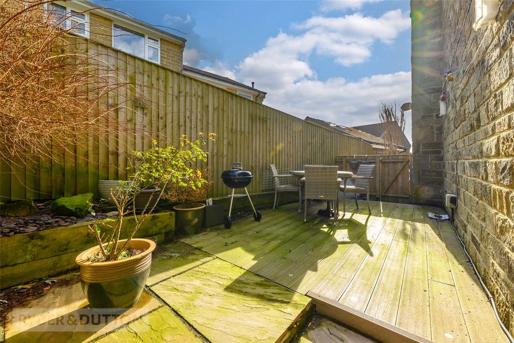 Property photo 2 of 24 Garden