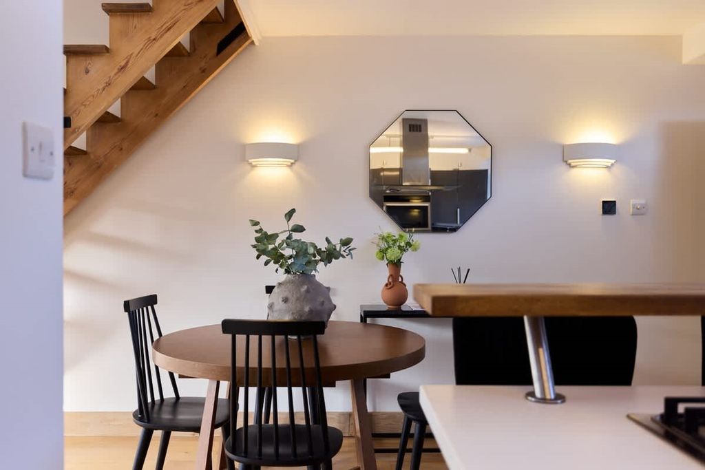 Property photo 2 of 24 7A88A682-64Bc-4A-...