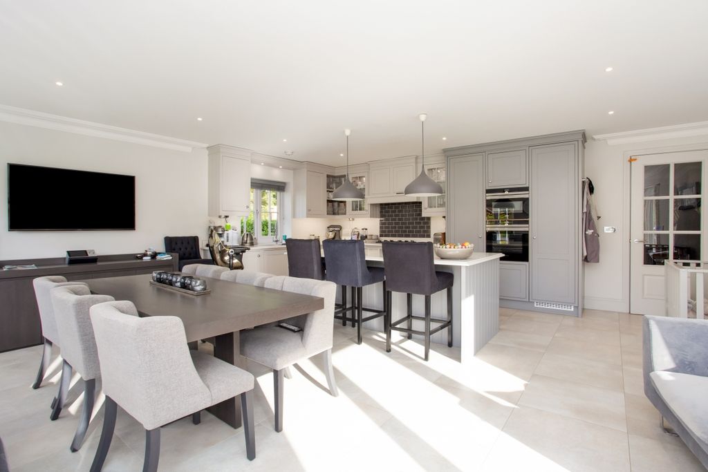 Property photo 3 of 16 1 Hamilton Place ...