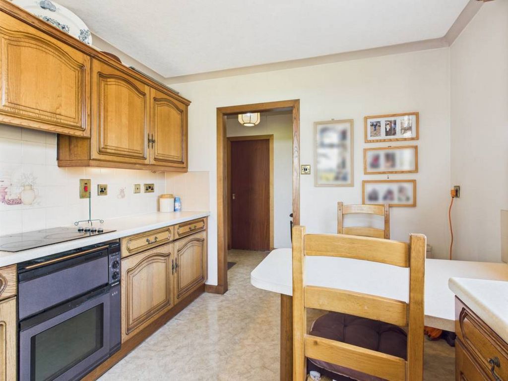 Property photo 2 of 32