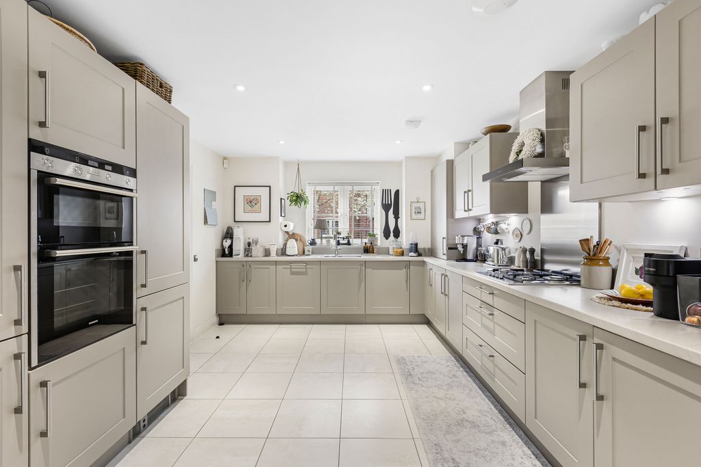 Property photo 3 of 27