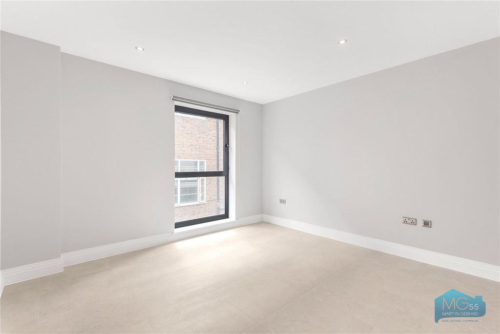 Property photo 3 of 8 Picture No. 06