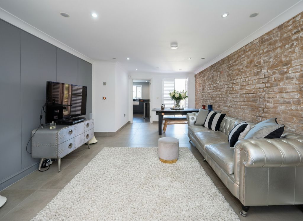 Property photo 1 of 27