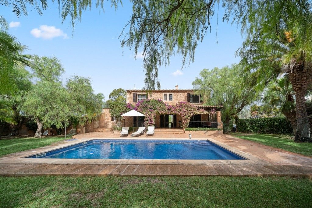 Property photo 1 of 20 Exterior And Pool (2)