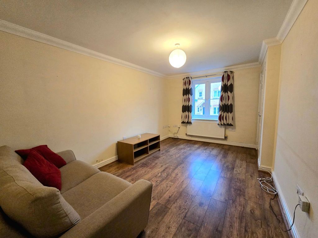 Property photo 2 of 16 Lounge