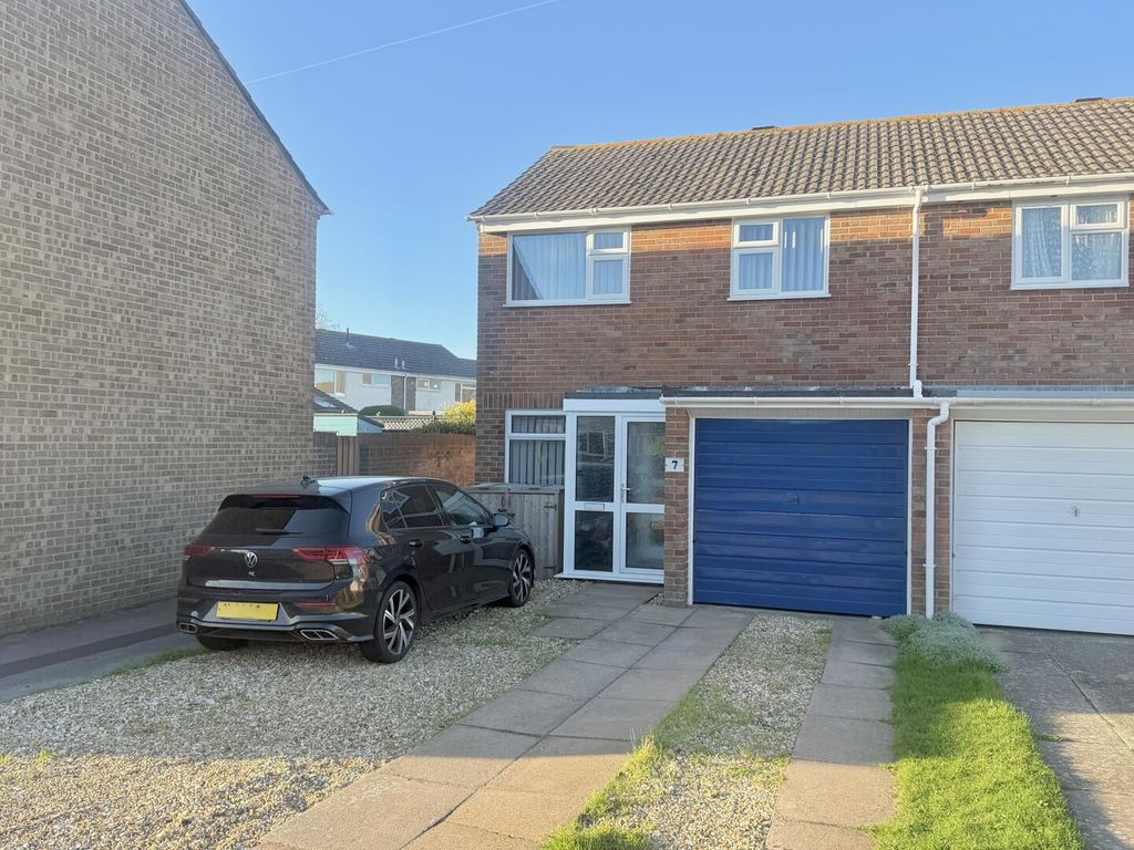 Property photo 1 of 13 Front (Exterior)