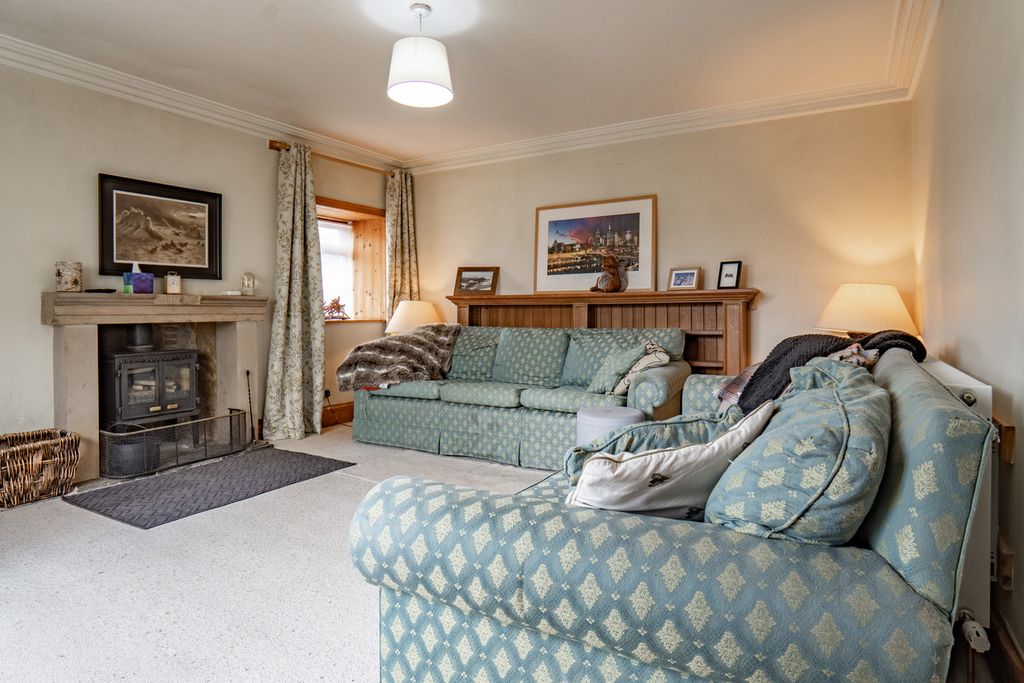 Property photo 3 of 47